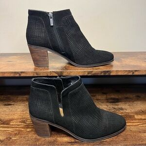Lucky Brand‎ Black Booties Soft Textured heeled Side Zip women's 9.5